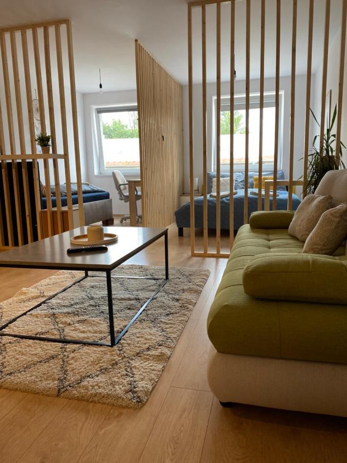 Central Apartments Martin Bagian luar foto