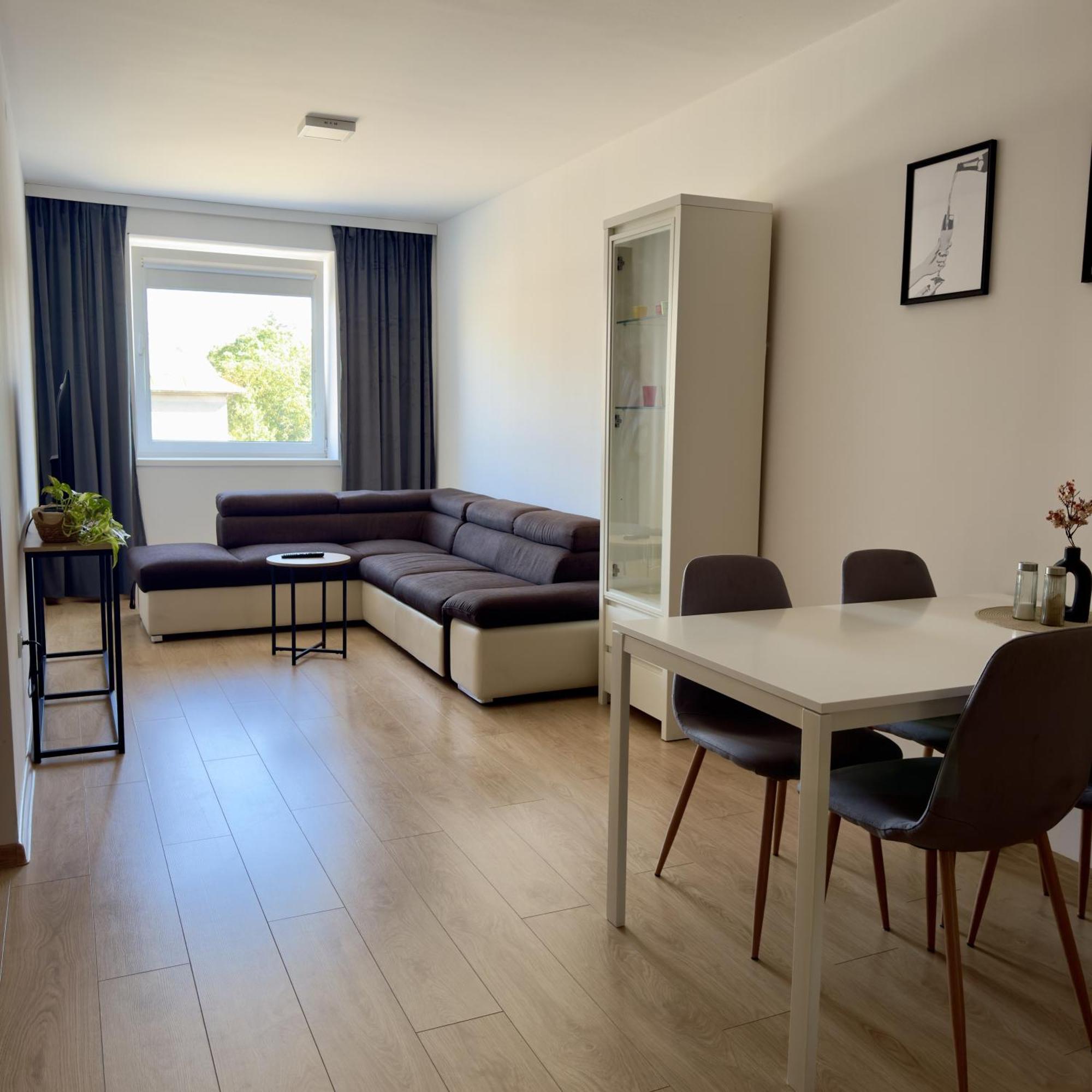 Central Apartments Martin Bagian luar foto