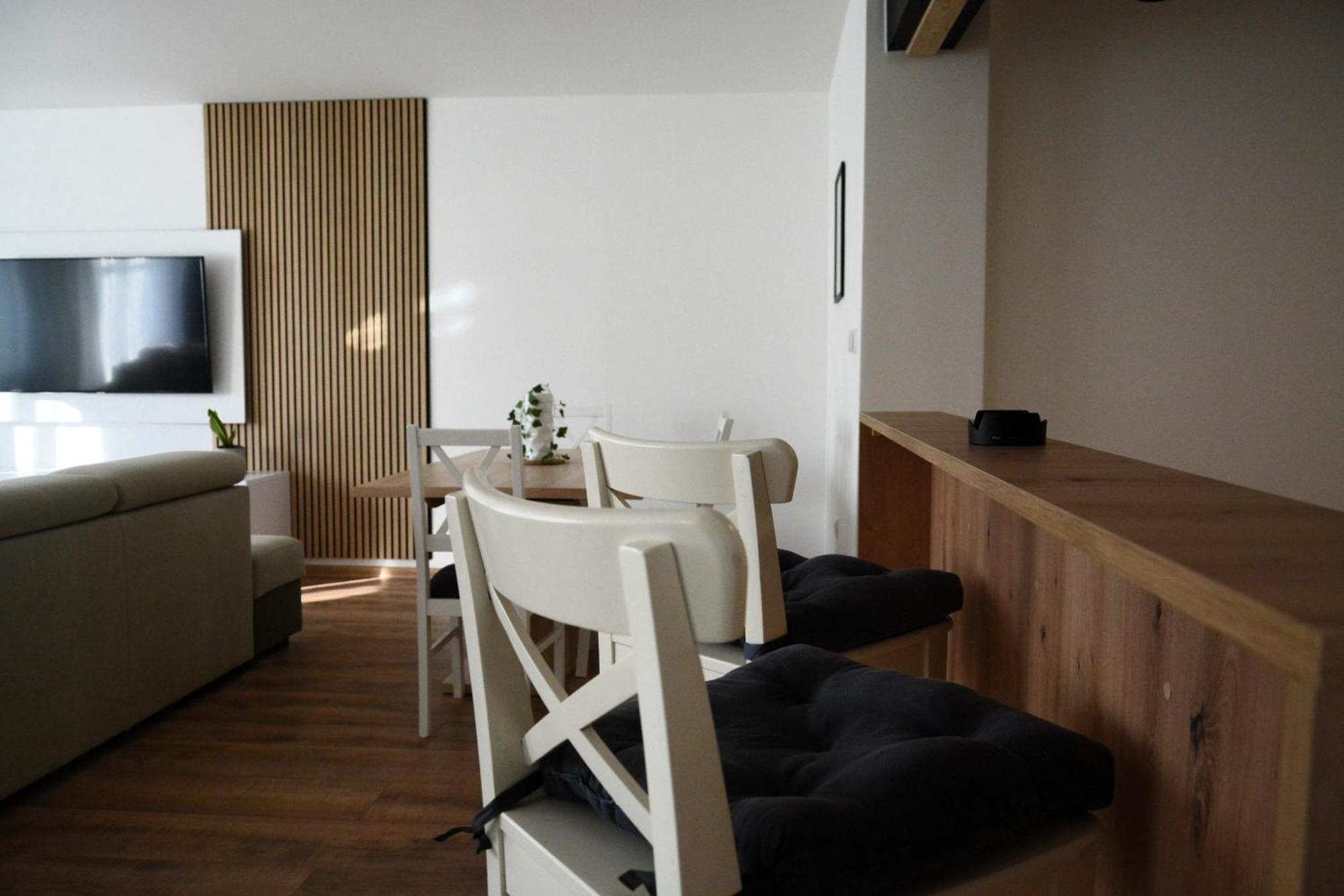 Central Apartments Martin Bagian luar foto