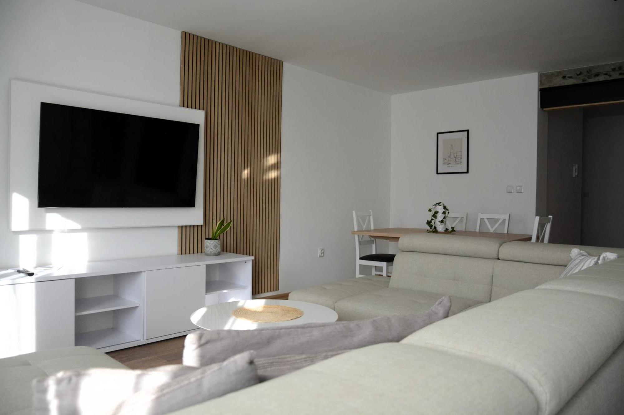 Central Apartments Martin Bagian luar foto
